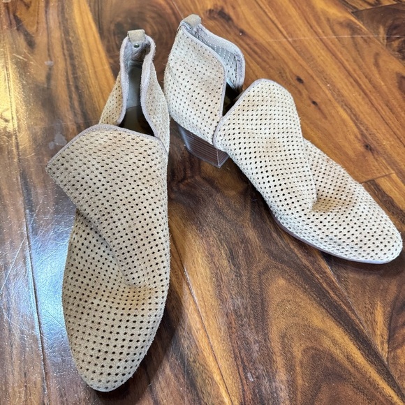 Sam Edelman size 8 Women's Tan Perforated Ankle Boots - Picture 1 of 9